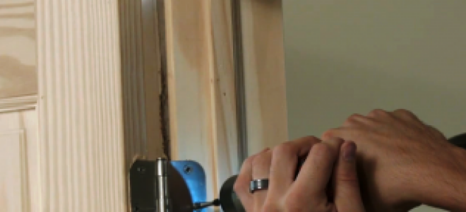 Как одному навесить тяжелую дверь?