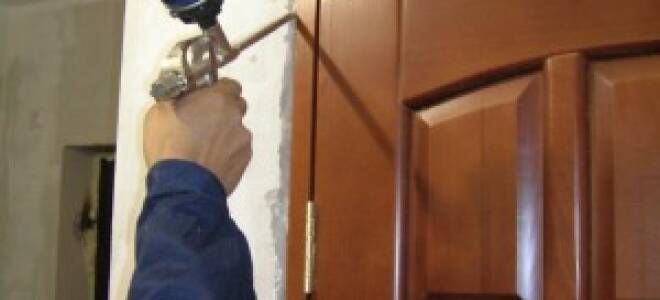 Как закрепить коробку межкомнатной двери?