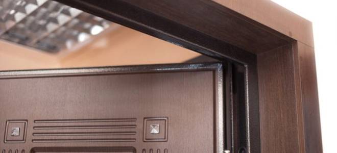 Как ставить откосы на входную дверь?