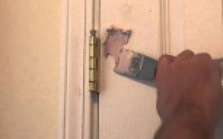 Как заделать дыру в двери из ДСП?