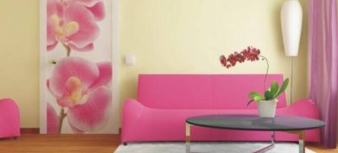 Как наклеить фотообои на дверь?