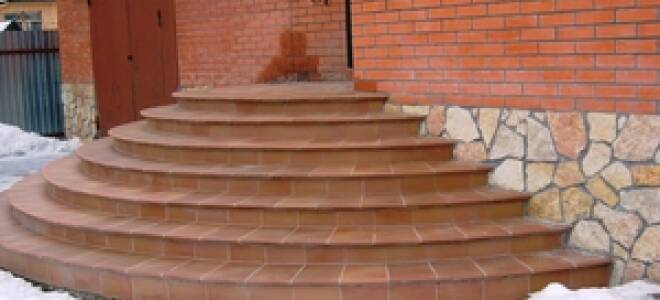 Как построить ступеньки к крыльцу из дерева?