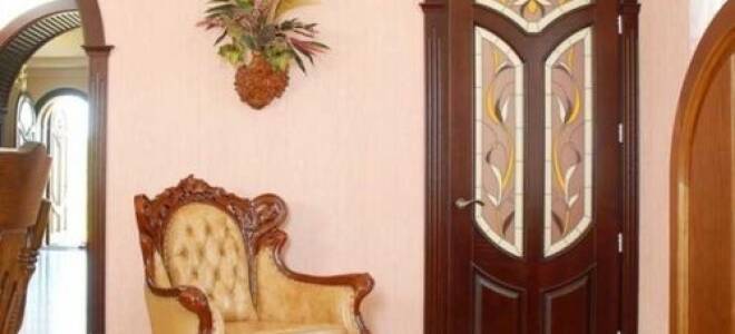 Как отрегулировать петли на межкомнатной двери?