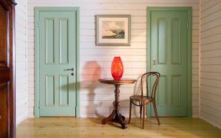 Чем лучше красить межкомнатные двери?