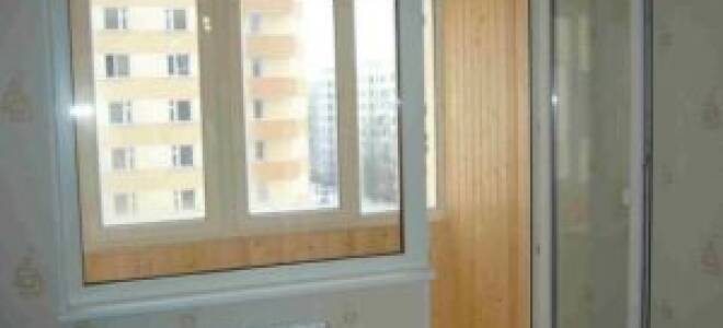 Почему не закрывается пластиковая балконная дверь?